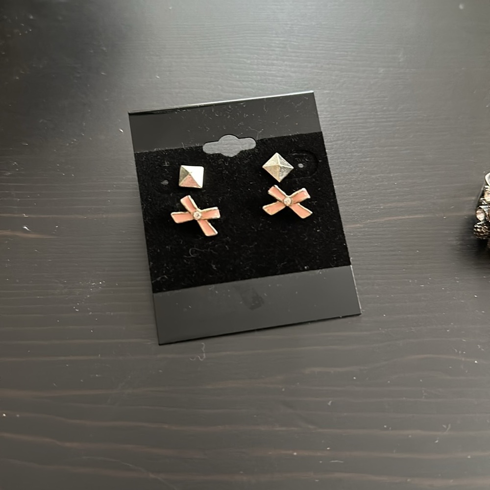 Jewelry - Picture 3 of 6